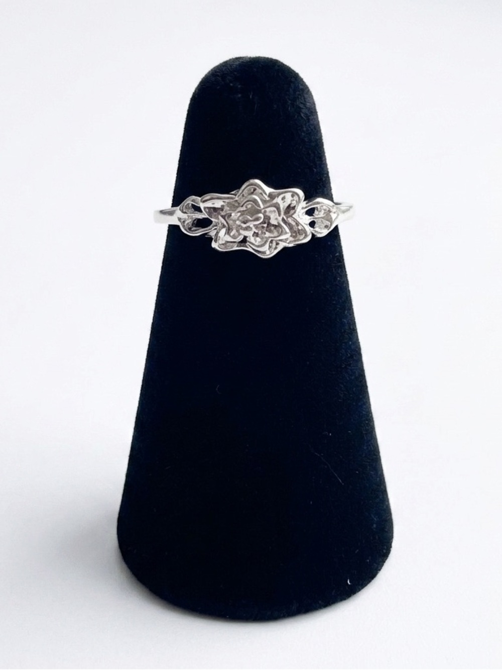 New Woman’s 925 Sterling Silver Flower Garden Ring (STAMPED)